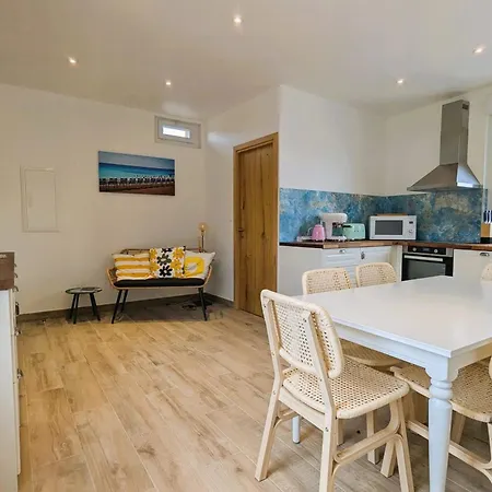 Penthouse With Large Terrace Near Beaches Apartamento *