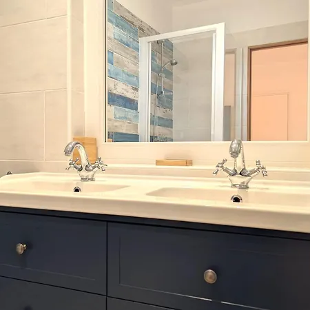 Appartement Penthouse With Large Terrace Near Beaches