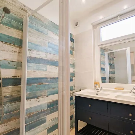 Appartement Penthouse With Large Terrace Near Beaches *