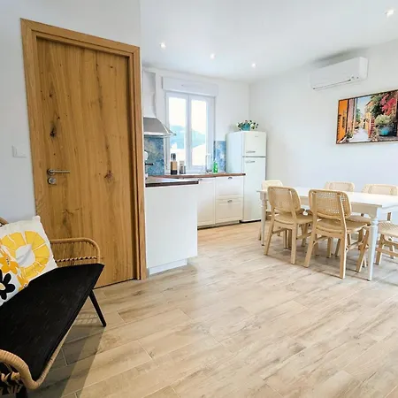 Appartement Penthouse With Large Terrace Near Beaches